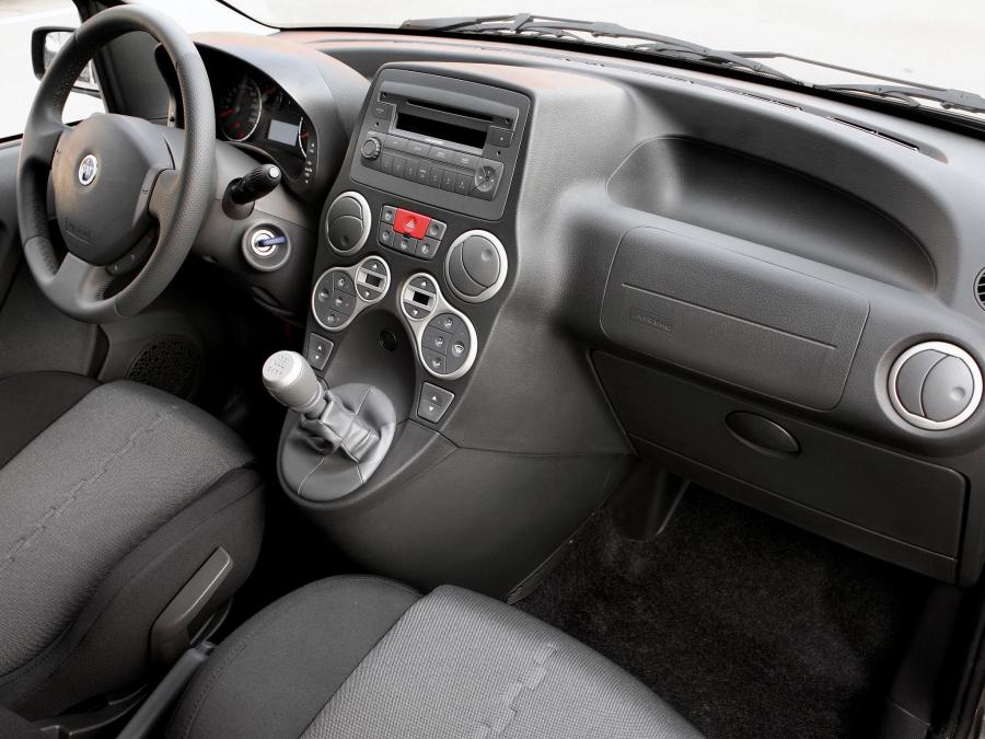  Fiat Panda 100 HP 2006 года  (фото 2 из 16)